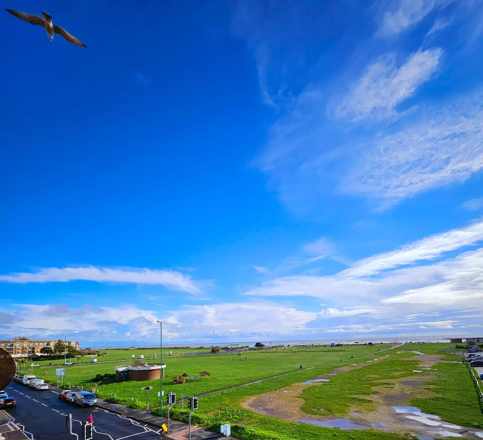 Seaview 2 Bedroom Apartment Литлхемптон Экстерьер фото