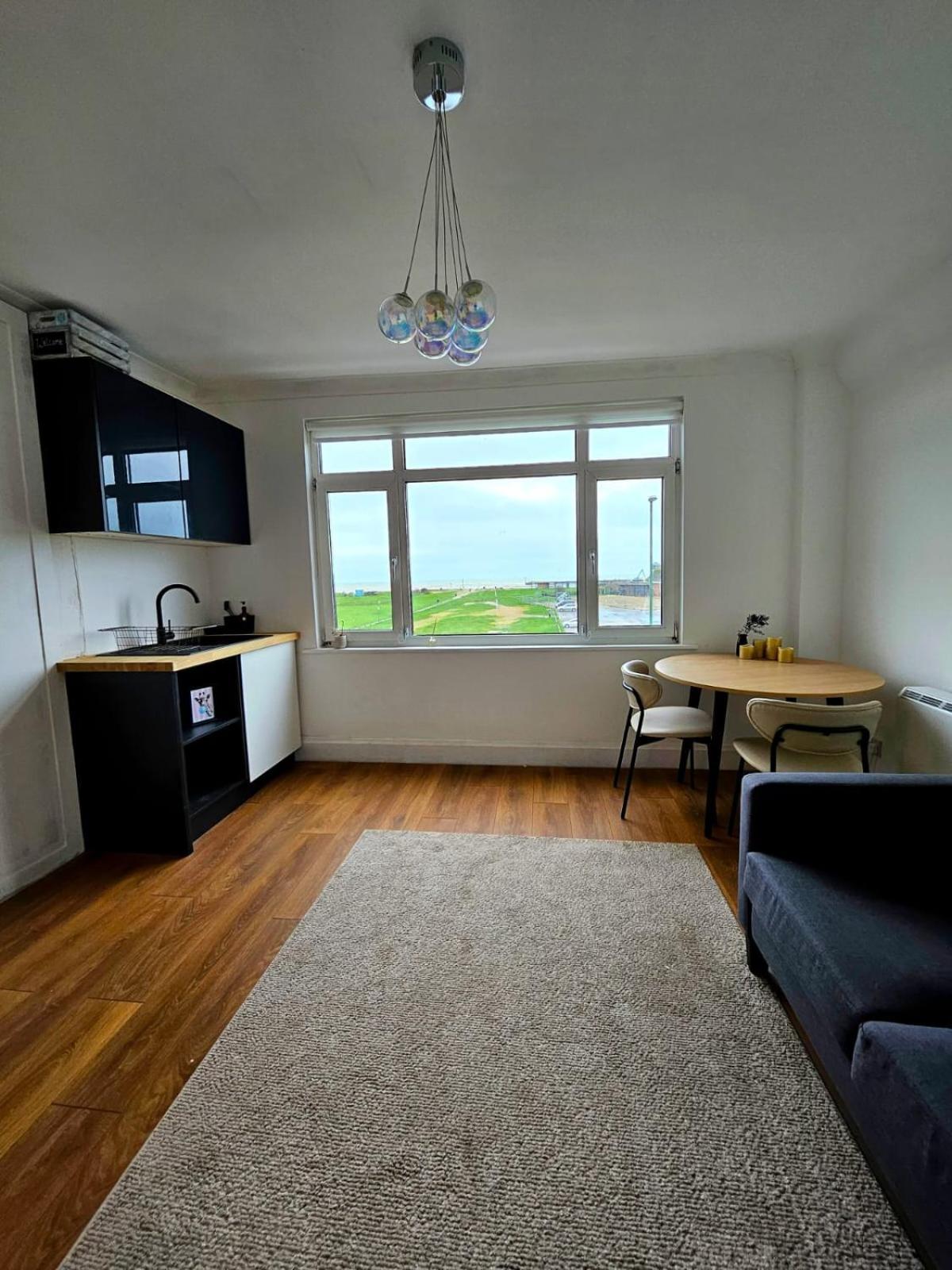 Seaview 2 Bedroom Apartment Литлхемптон Экстерьер фото