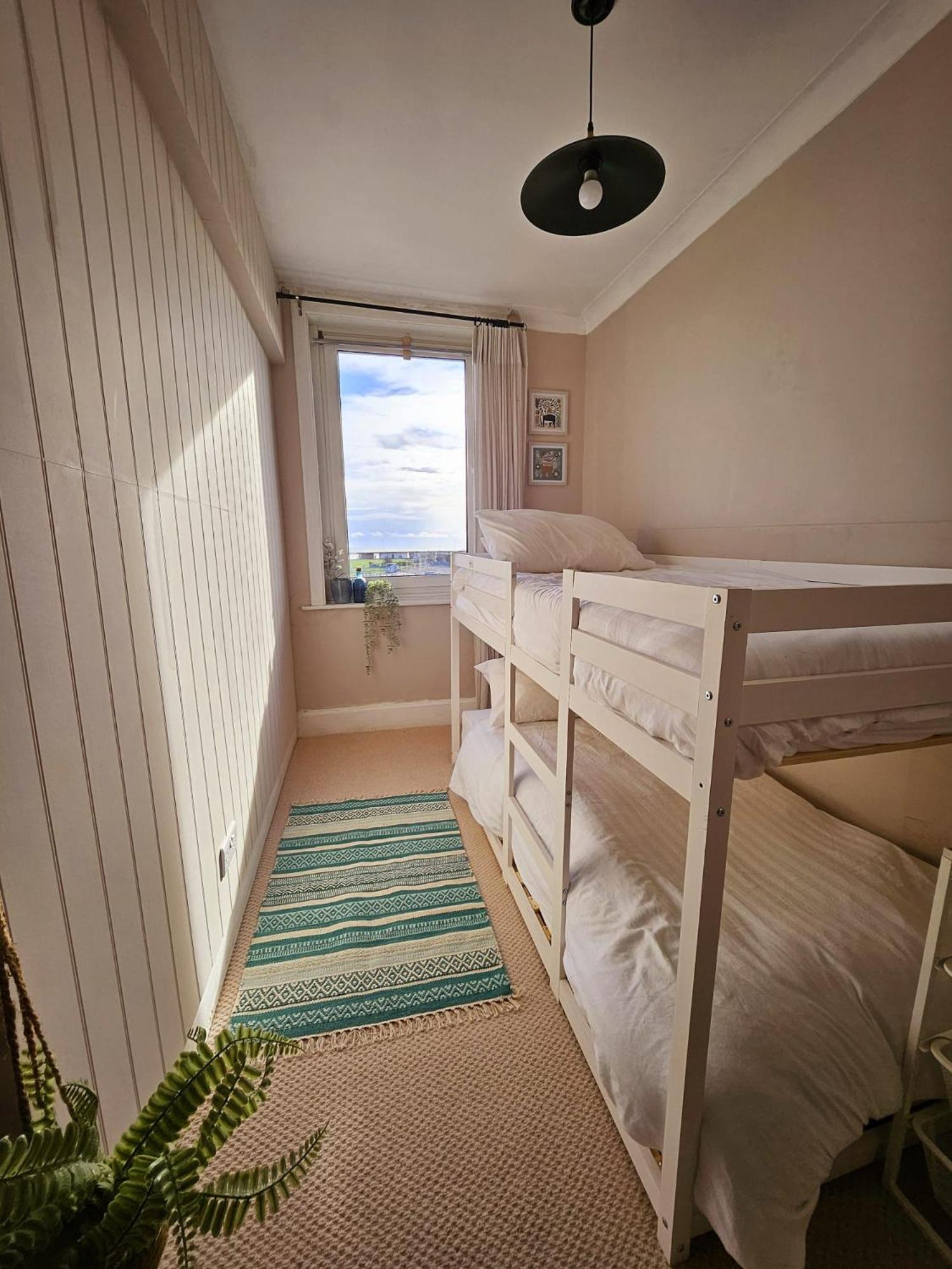 Seaview 2 Bedroom Apartment Литлхемптон Экстерьер фото